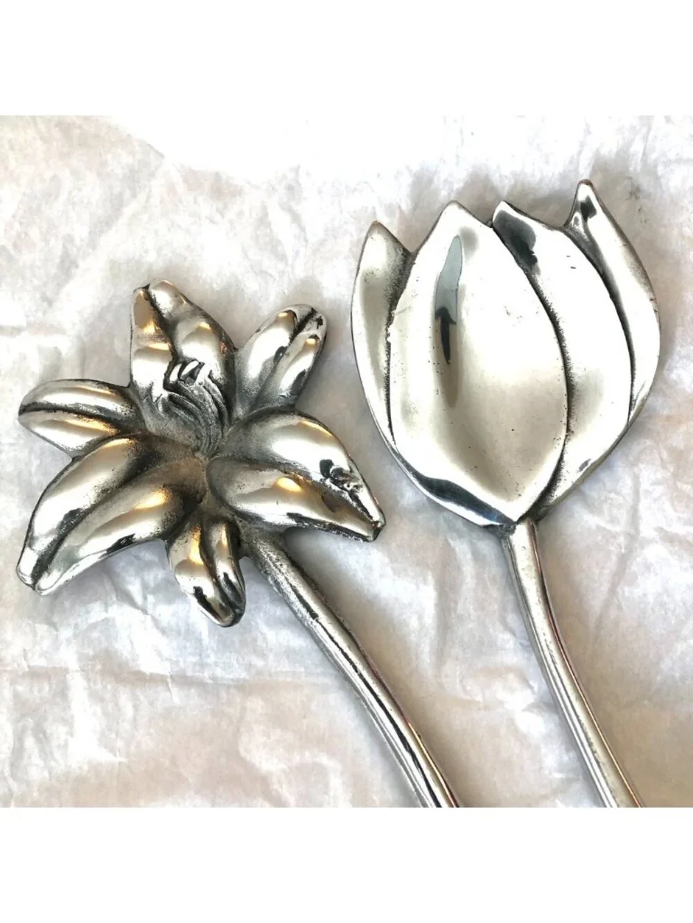 Mariposa Brillante Aluminum Flower Salad Servers Cast Metal Utensils Set